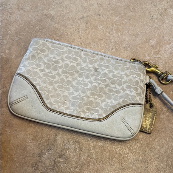 Coach White Elegant Textured Wristlet Clutch - Picture 3 of 3